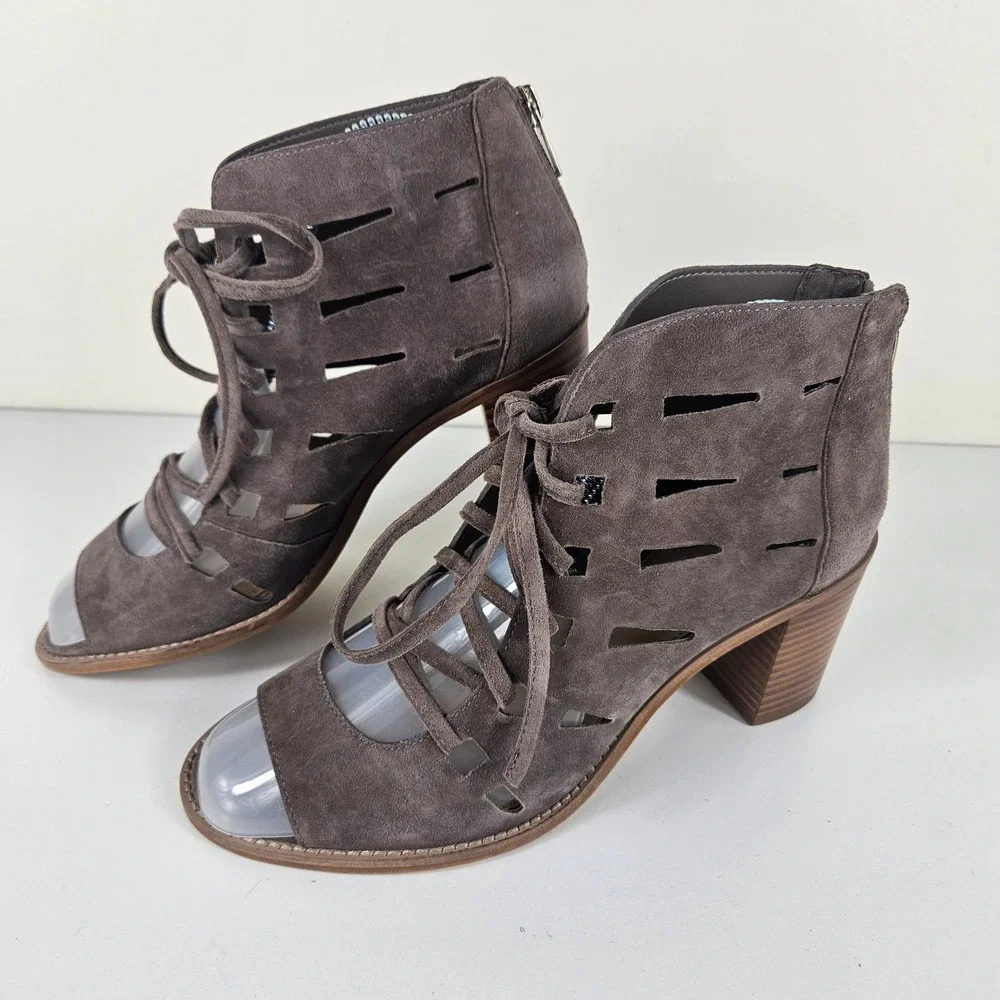 Vince Camuto Womens 8M Tressa Lace-Up Bootie Taupe Suede Peep Toe Block Heel